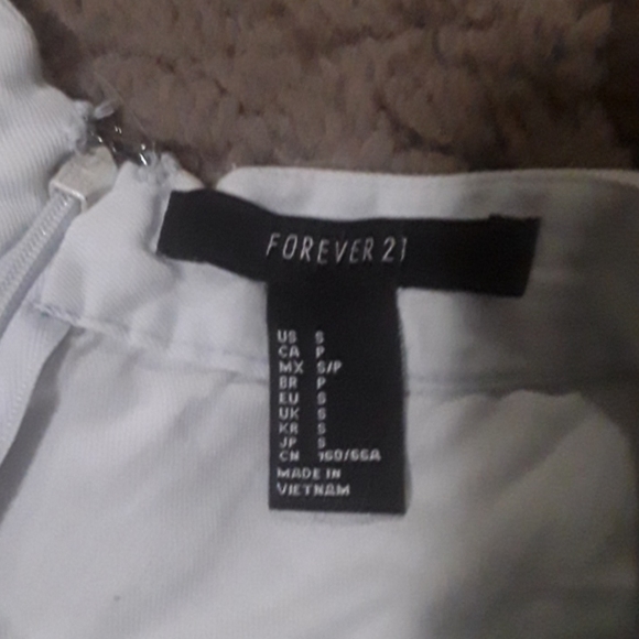 White film skirt - Picture 2 of 2